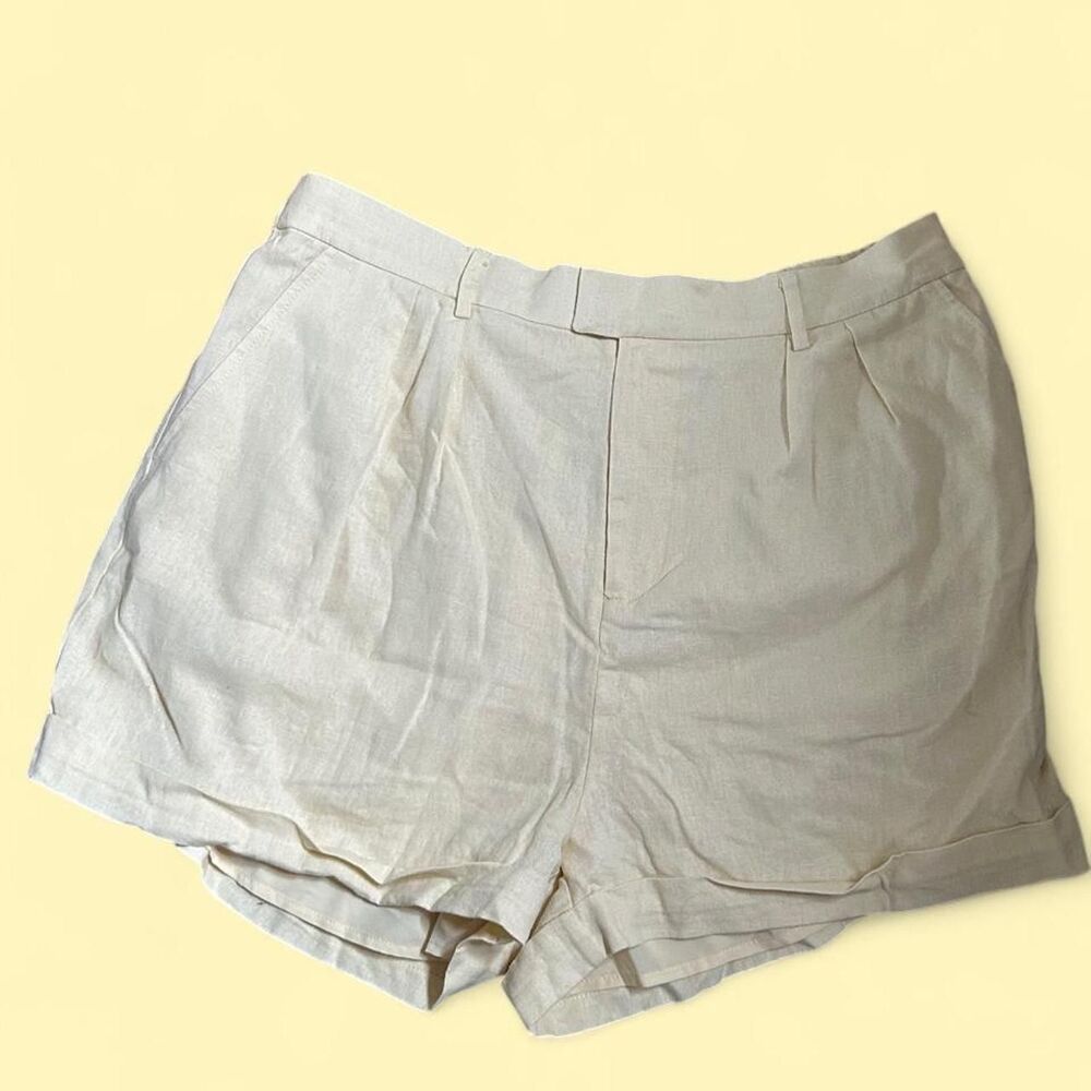 Wayf Women's Cream and Yellow Shorts